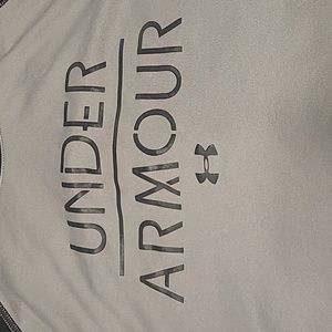 Mens XL Under Armour 100% Polyester Raglan Shirt